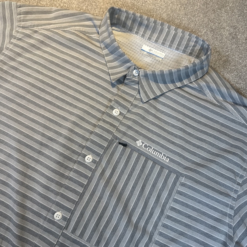 Men's Columbia Short Sleeve Button Up Shirt Lightweight XL Omni-Shade Gray White
